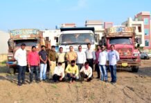 ४५ लाखांच्या तीन वाहनांसह ७० हजाराची वाळू जप्त