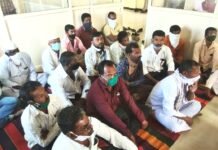 पीठ गिरणी चालकांचा महावितरण कार्यालयात ठीय्या