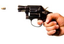 राहुरीत माजी नगरसेविकेवर गोळीबार