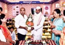 के.के. फुडस् चा सुनंदा ताई पवार यांच्या शुभ हस्ते उद्घाटन संपन्न