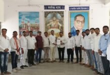 लोकप्रतिनिधींच्या नातेवाईकांन कडुन प्रशासनाचा होतोय गैरवापर