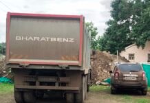 अवैद्य वाळू वाहतूक करणार्या हायवासह चार चाकी वाहन जप्त