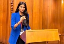 श्री क्षेत्र चोंडी येथील पुण्यश्लोक अहिल्यादेवी होळकर घराण्याची कन्या इक्षु शिंदेचा अमिरिकेत सन्मान