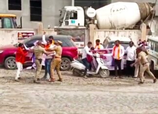 जामखेडला मुख्यमंत्र्यांच्या ताफ्याला शिवसेना उद्धव गटाच्या कार्यकर्त्यांनी घोषणा देऊन केला निषेध….