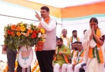 मुख्यमंत्री म्हणून मी पूर्ण ताकदीने रामभाऊंच्या पाठीशी उभा – मुख्यमंत्री देवेंद्र फडणवीस