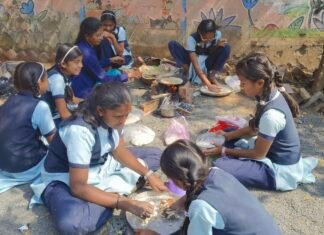 नविन मराठी प्राथमिक शाळेत पेटल्या चुली, आईच्या स्वयंपाकाचे महत्व समजावे यासाठी राबविला उपक्रम