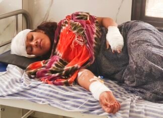 बोलत नसल्याने नृत्यांगना महीलेवर कोयत्याने हल्ला, हल्यात महिला गंभीर जखमी