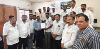 आंदोलनकर्त्यांनी बैठकीत राष्ट्रीय महामार्गाच्या अधिकार्यास धरले धारेवर