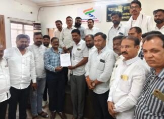 आंदोलनकर्त्यांनी बैठकीत राष्ट्रीय महामार्गाच्या अधिकार्यास धरले धारेवर