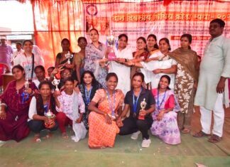 पायलताई बाफना यांच्या हस्ते क्रीडा स्पर्धेचे पारितोषिके प्रदान