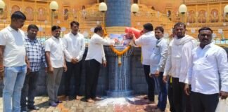 विद्या मोटेना विधान परिषदेवर संधी द्यावी; यासाठी धनगर समाज बांधवांच्या वतीने चौंडी येथे दुग्ध अभिषेक