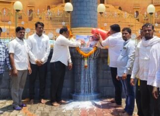 विद्या मोटेना विधान परिषदेवर संधी द्यावी; यासाठी धनगर समाज बांधवांच्या वतीने चौंडी येथे दुग्ध अभिषेक