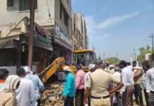 जामखेड शहरातील राष्ट्रीय महामार्गावरील अतिक्रमण हटविण्यास सुरुवात