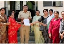 सचिन आजबे यांच्या उपोषणाची चौकशी करुन कारवाई करा, कलाकेंद्र मालकांची निवेदनाद्वारे मागणी