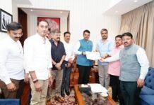 शेतकरी कर्जमाफीसह, विद्यार्थ्यांच्या प्रश्नांसंदर्भात आ. रोहित पवार यांची मुख्यमंत्र्यांशी चर्चा