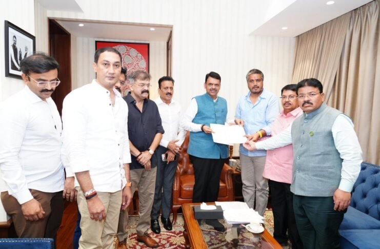 शेतकरी कर्जमाफीसह, विद्यार्थ्यांच्या प्रश्नांसंदर्भात आ. रोहित पवार यांची मुख्यमंत्र्यांशी चर्चा