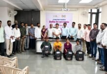 शैक्षणिक प्रवासाला बळ मिळण्यासाठी पत्रकारांच्या पाल्यांना शैक्षणिक किट वाटप