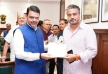मतदारसंघातील प्रलंबित प्रश्नांबाबत आ.रोहित पवार यांची मुख्यमंत्र्यांसोबत भेट
