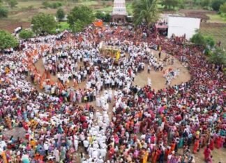 संत वामनभाऊंच्या पालखीचे जामखेडला पहिले गोल रिंगण उत्साहात संपन्न